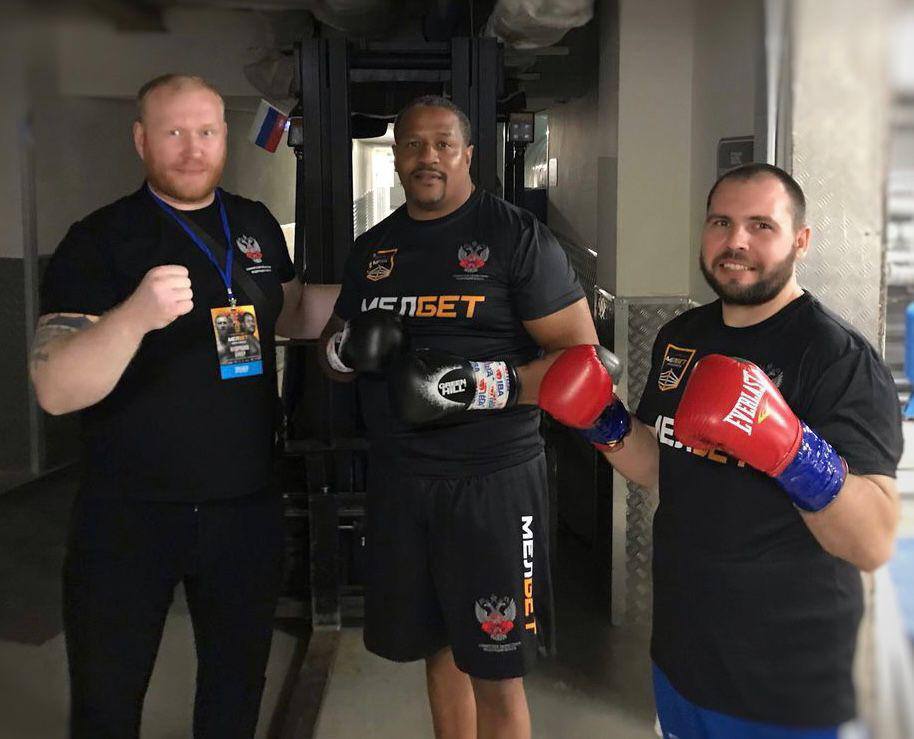С профессиональными боксёрами